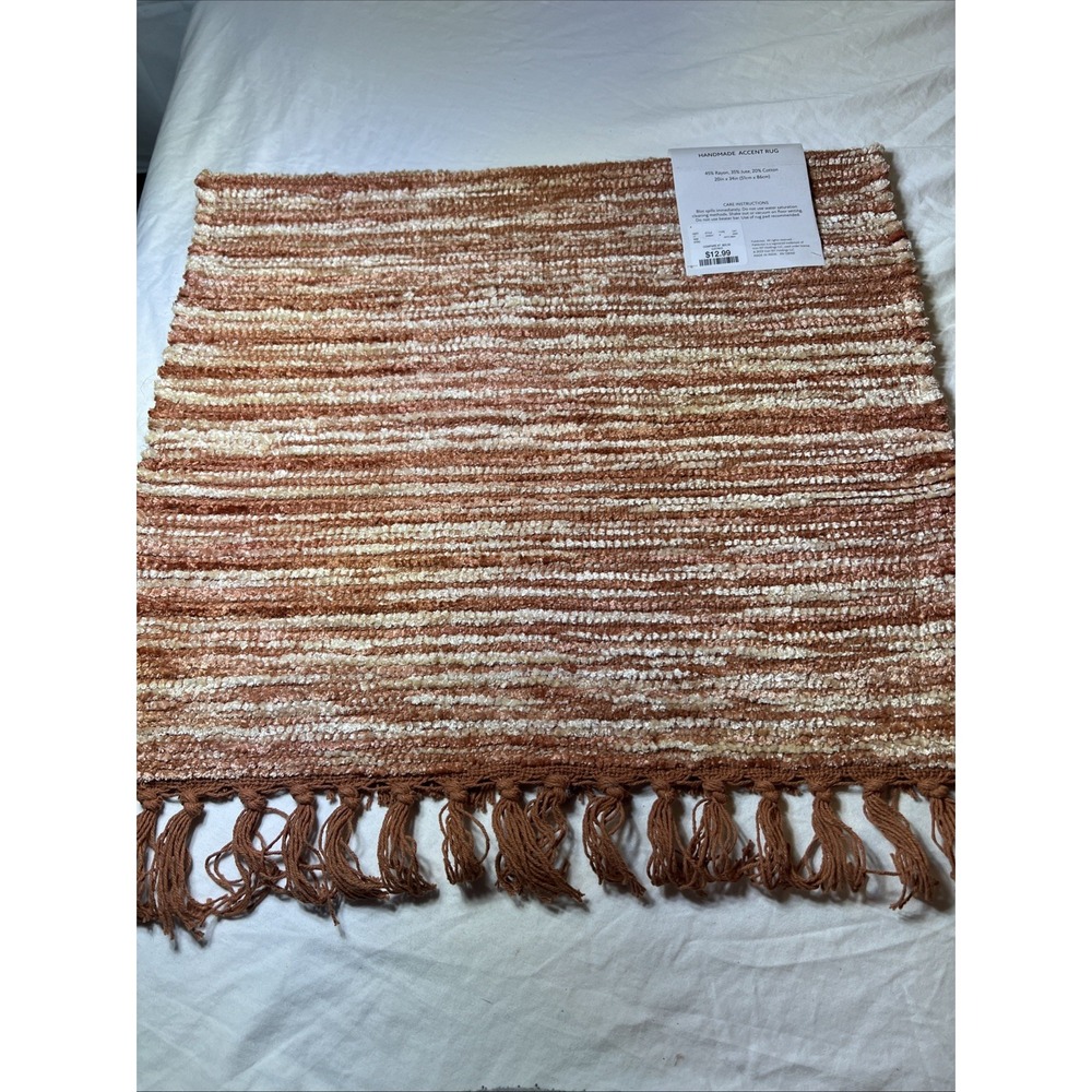 Fieldcrest Handmade Accent Rug - Picture 2 of 3